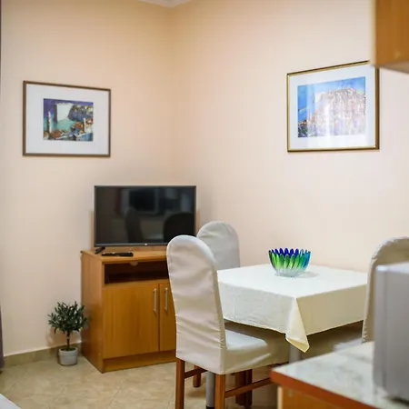 Curic דוברובניק