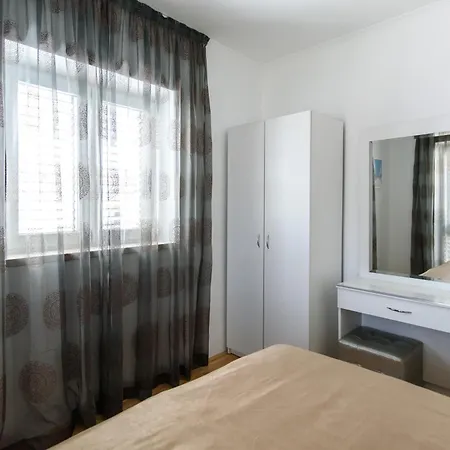 Curic דוברובניק